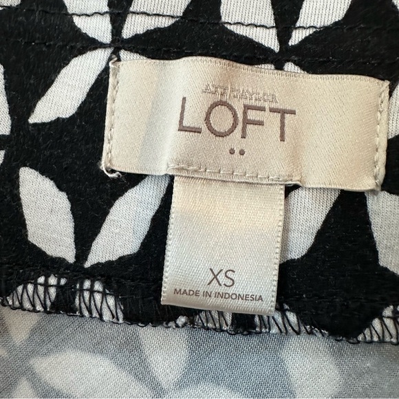 LOFT Black and White Stretch Pull-on A-line Circle Skirt - Picture 3 of 4